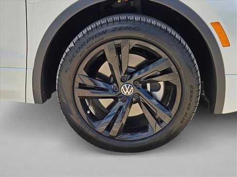 Used 2023 Volkswagen Tiguan SE R-Line FWD image 22