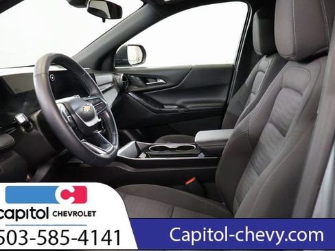 Used 2025 Chevrolet Equinox LT image 11
