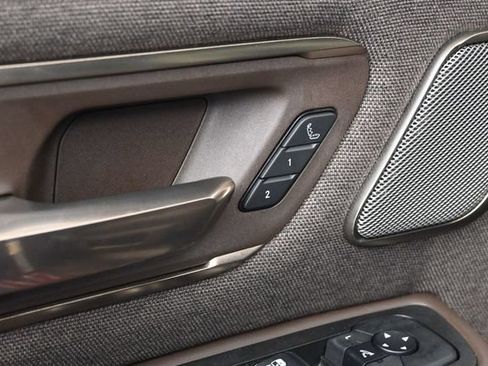 Used 2025 RAM 1500 Limited AWD/4WD image 5