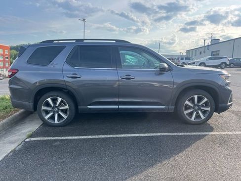 Used 2024 Honda Pilot Touring image 5
