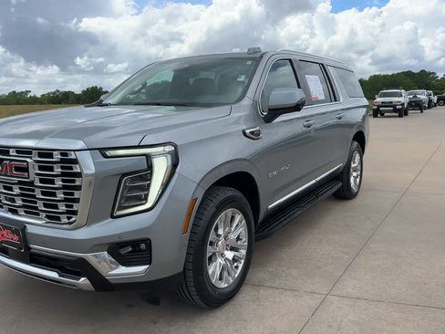 Certified 2025 GMC Yukon XL Denali image 3