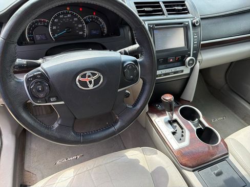 Used 2012 Toyota Camry XLE w/ Leather Pkg image 11