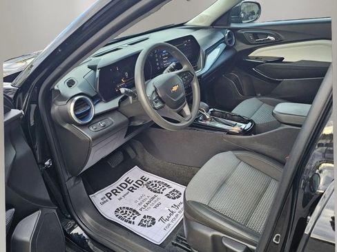 Used 2024 Chevrolet Trax LT FWD image 6