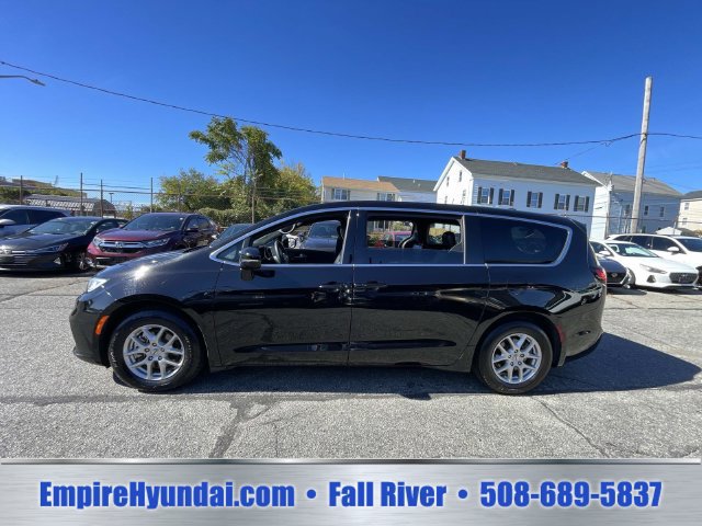 Used 2025 Chrysler Pacifica Select FWD image 10