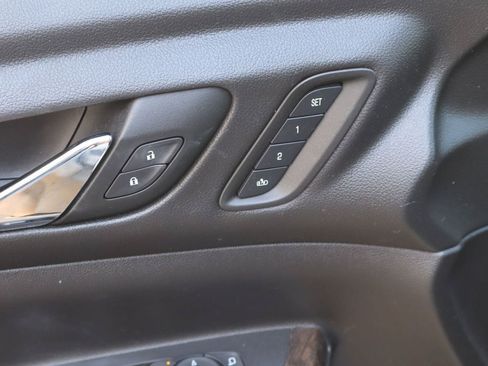 Used 2022 GMC Acadia Denali w/ Denali Ultimate Package FWD image 23