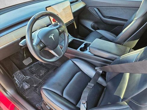 Used 2021 Tesla Model Y Long Range image 9