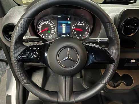 Used 2025 Mercedes-Benz Sprinter 2500 image 22