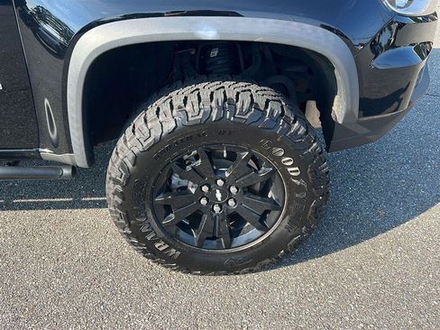 Used 2022 Chevrolet Colorado ZR2 w/ ZR2 Midnight Special Edition AWD/4WD image 9
