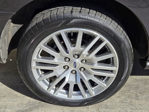 Used 2024 Ford Expedition Limited image 10