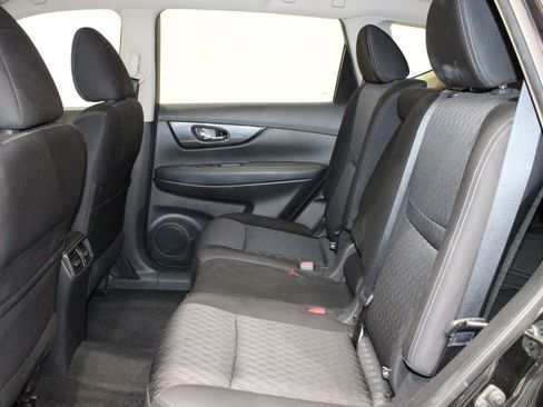 Used 2020 Nissan Rogue SV image 9