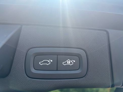 Certified 2025 Volvo XC60 B5 Core AWD/4WD image 28