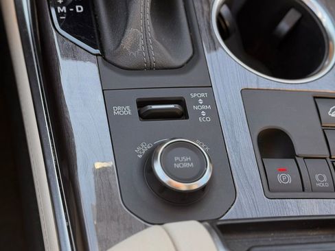 Used 2023 Toyota Highlander Limited image 18