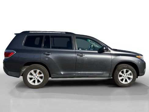 Used 2013 Toyota Highlander Plus image 6