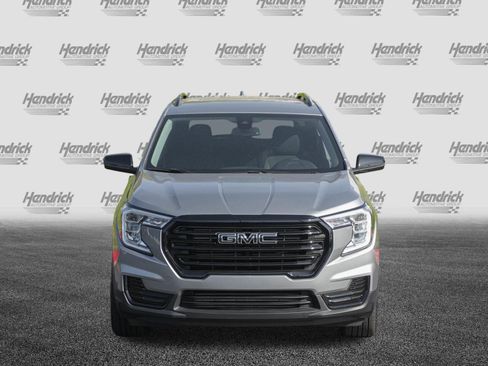 Used 2024 GMC Terrain SLE w/ Driver Convenience Package image 3