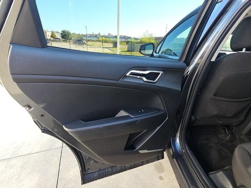 Used 2025 Kia Sportage LX FWD image 14