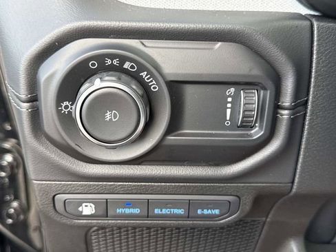 Used 2025 Jeep Wrangler Unlimited Sahara image 31