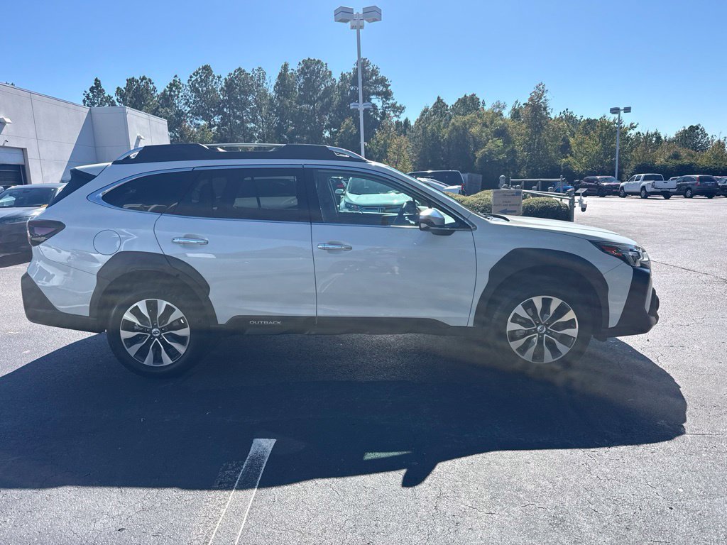 Used 2025 Subaru Outback Touring XT AWD/4WD image 2