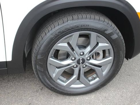 Used 2024 Kia Seltos LX AWD/4WD image 16