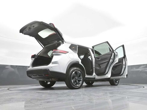 Used 2024 Nissan Rogue SV image 51