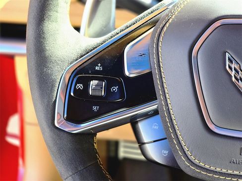 Used 2022 Chevrolet Corvette Stingray Premium Cpe w/ Z51 Performance Package image 18