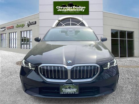 Used 2025 BMW 530i xDrive w/ Premium Package AWD/4WD image 2
