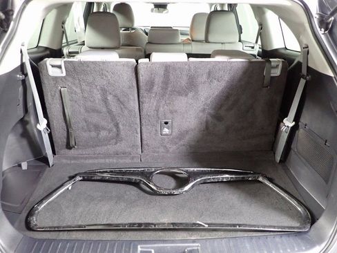 Used 2023 Toyota Highlander L FWD image 15