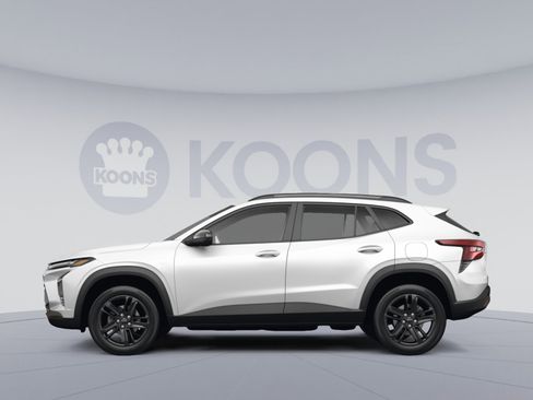 Used 2025 Chevrolet Trax ACTIV image 2