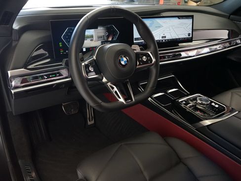 Used 2025 BMW 740i w/ Premium Package RWD image 7