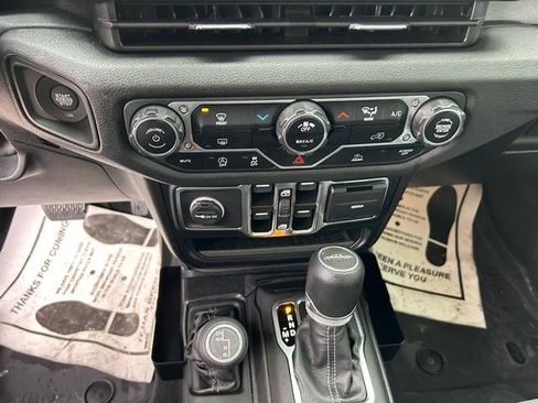 Used 2024 Jeep Gladiator Sport image 19