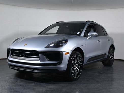 Certified 2026 Porsche Macan AWD/4WD image 1
