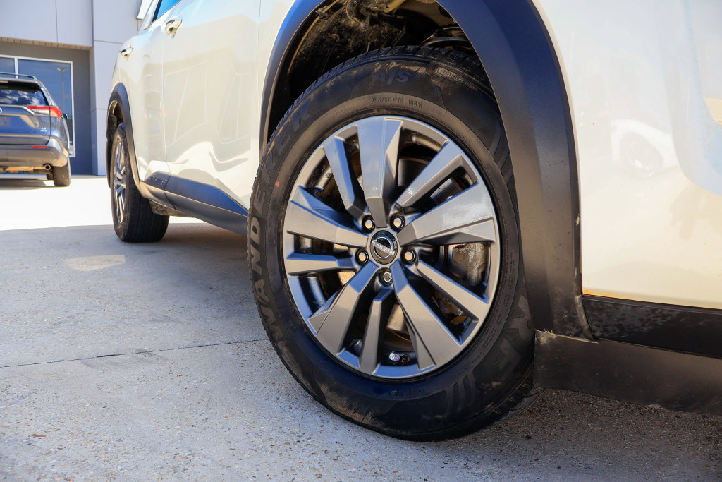 Used 2024 Nissan Pathfinder SV FWD image 28