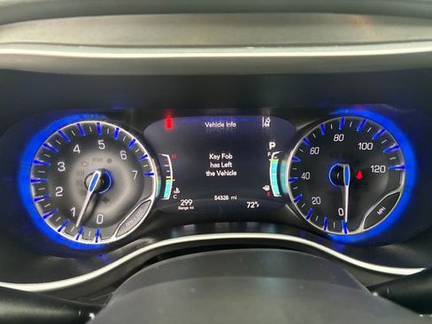 Used 2024 Chrysler Pacifica Touring-L image 16