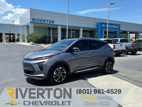 Used 2023 Chevrolet Bolt EUV Premier w/ Sun & Sound Package FWD image 1