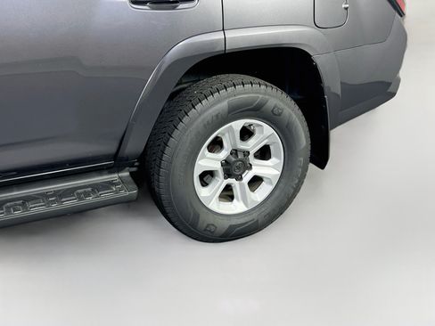 Used 2021 Toyota 4Runner SR5 AWD/4WD image 28
