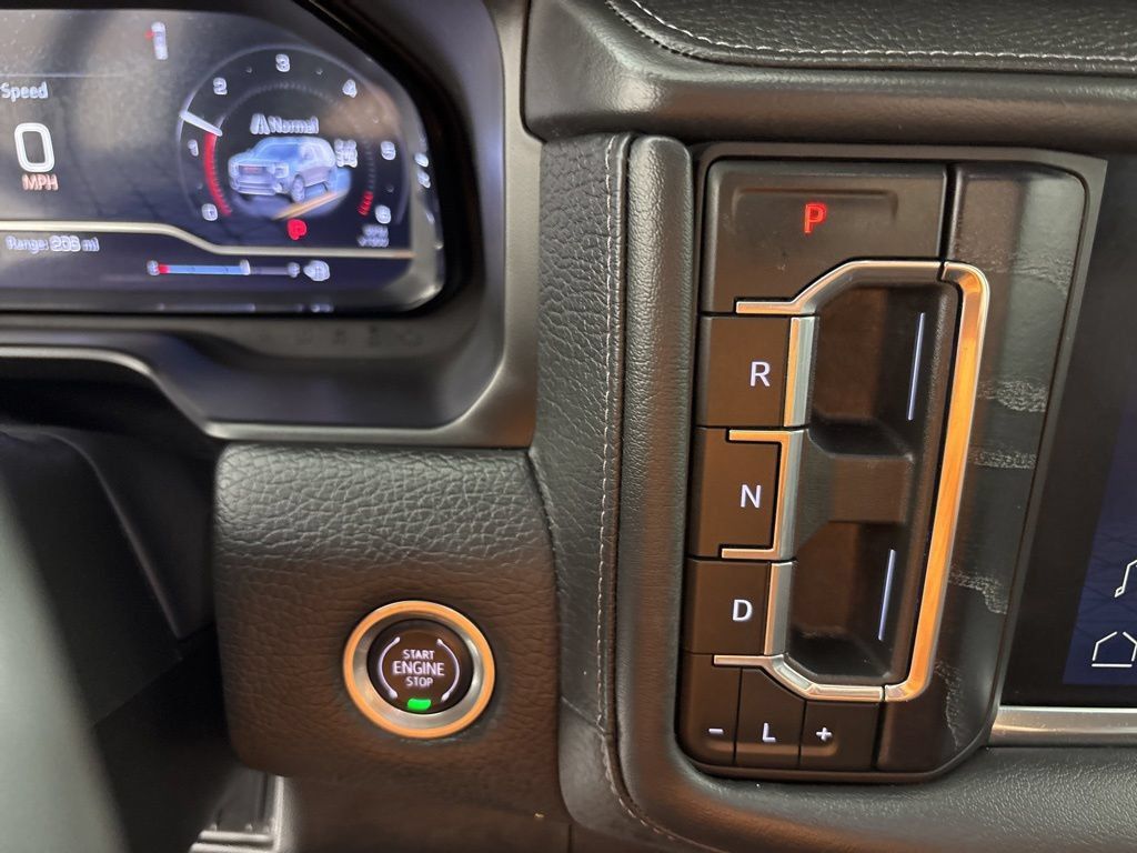 Used 2024 GMC Yukon XL Denali AWD/4WD image 33