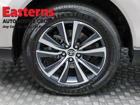 Used 2024 Toyota Venza LE image 32