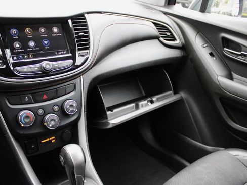 Used 2019 Chevrolet Trax LT w/ LT Convenience Package AWD/4WD image 24