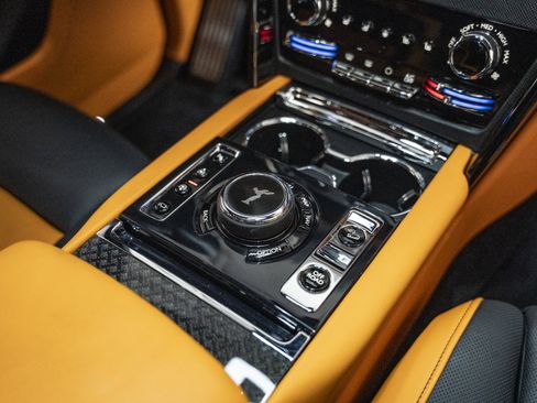 Used 2023 Rolls-Royce Cullinan Black Badge w/ Leather Finishing Pack image 46