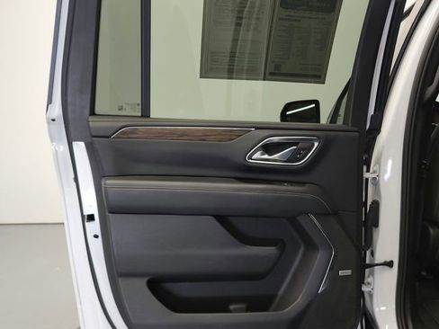 Used 2023 Chevrolet Suburban Premier image 30