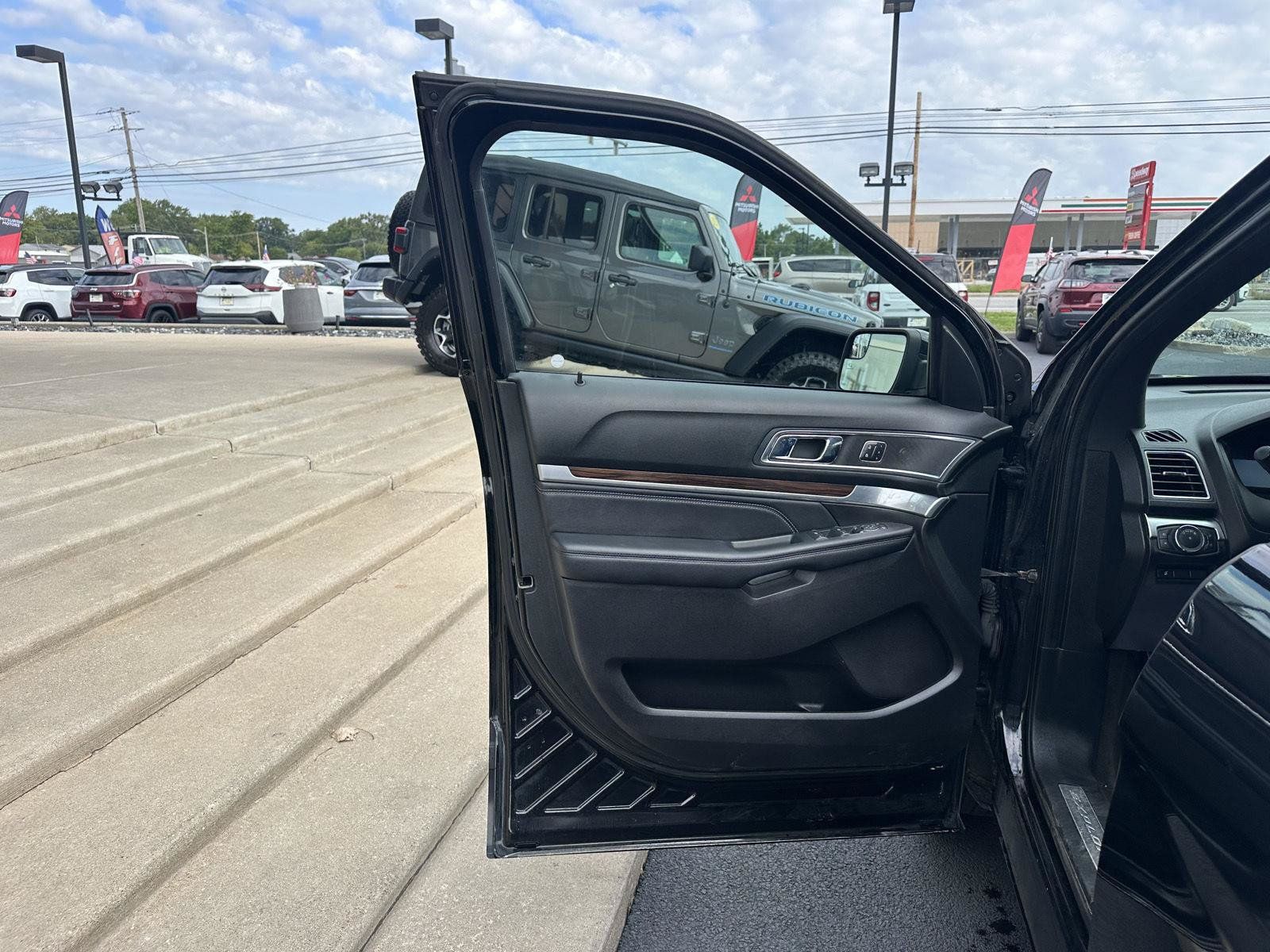 Used 2018 Ford Explorer Limited AWD/4WD image 18