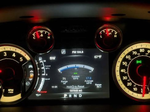 Used 2014 RAM 1500 Laramie RWD image 31