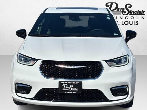 Used 2026 Chrysler Pacifica Limited FWD image 7