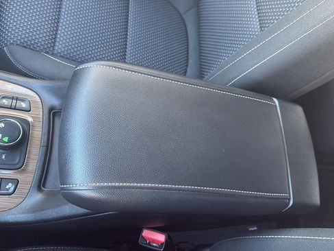 Used 2023 GMC Acadia SLE w/ Driver Convenience Package image 24