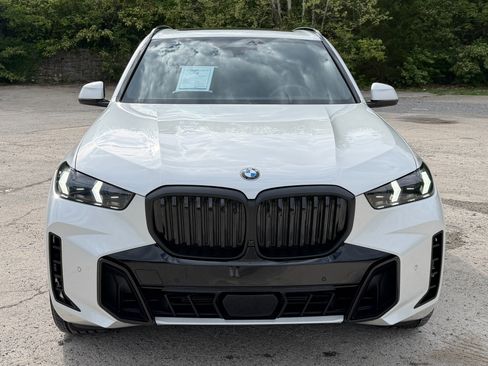 Used 2024 BMW X5 xDrive40i w/ M Sport Package image 5