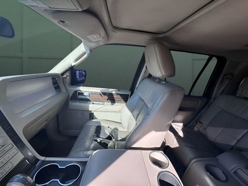 Used 2010 Lincoln Navigator 4WD image 28