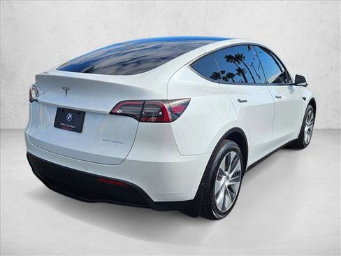 Used 2021 Tesla Model Y Long Range image 5