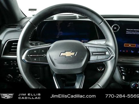 Used 2025 Chevrolet Suburban LT RWD image 9