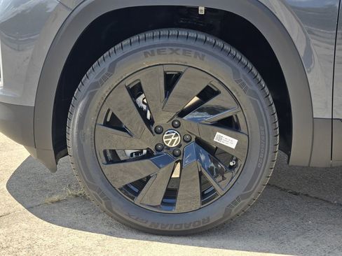 New 2026 Volkswagen Atlas SE image 10