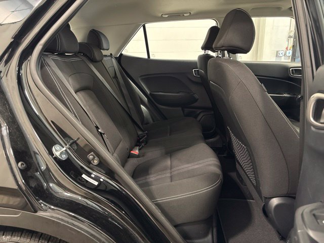 Used 2025 Hyundai Venue SEL FWD image 31