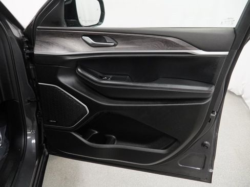 Certified 2022 Jeep Grand Cherokee Limited w/ Luxury Tech Group II image 46